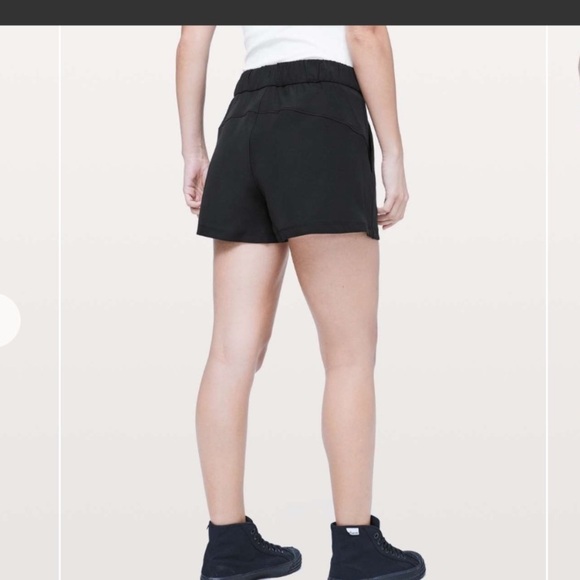 Lululemon On The Fly Short *Woven *2.5" - Picture 2 of 5
